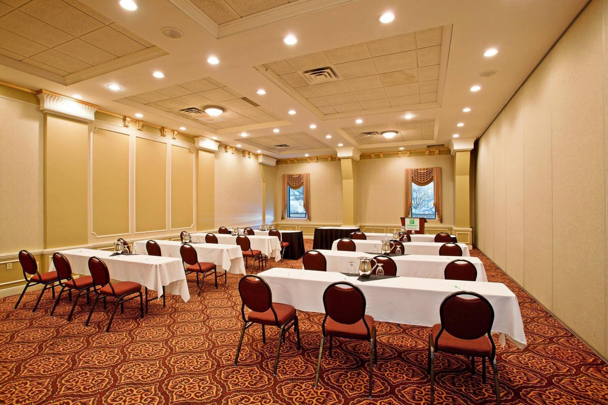 Holiday Inn Conference Centre Edmonton South By Ihg Exterior foto